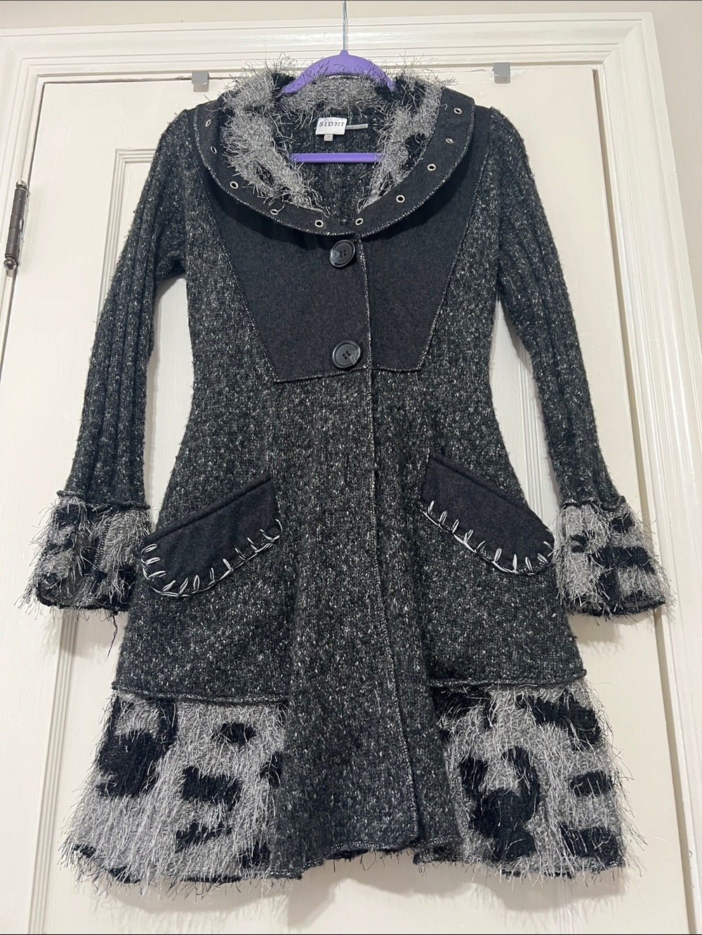 Sioni Black & Gray Textured Faux-Fur Trim sweater